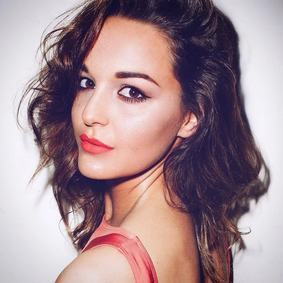 OLIVIA JONES